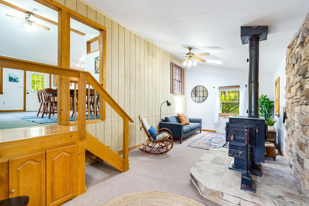 River Access Cabin With Hot Tub, Fire Pit, & Wifi! Morton Grove Kültér fotó