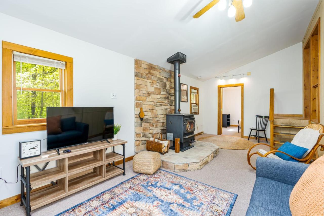 River Access Cabin With Hot Tub, Fire Pit, & Wifi! Morton Grove Kültér fotó