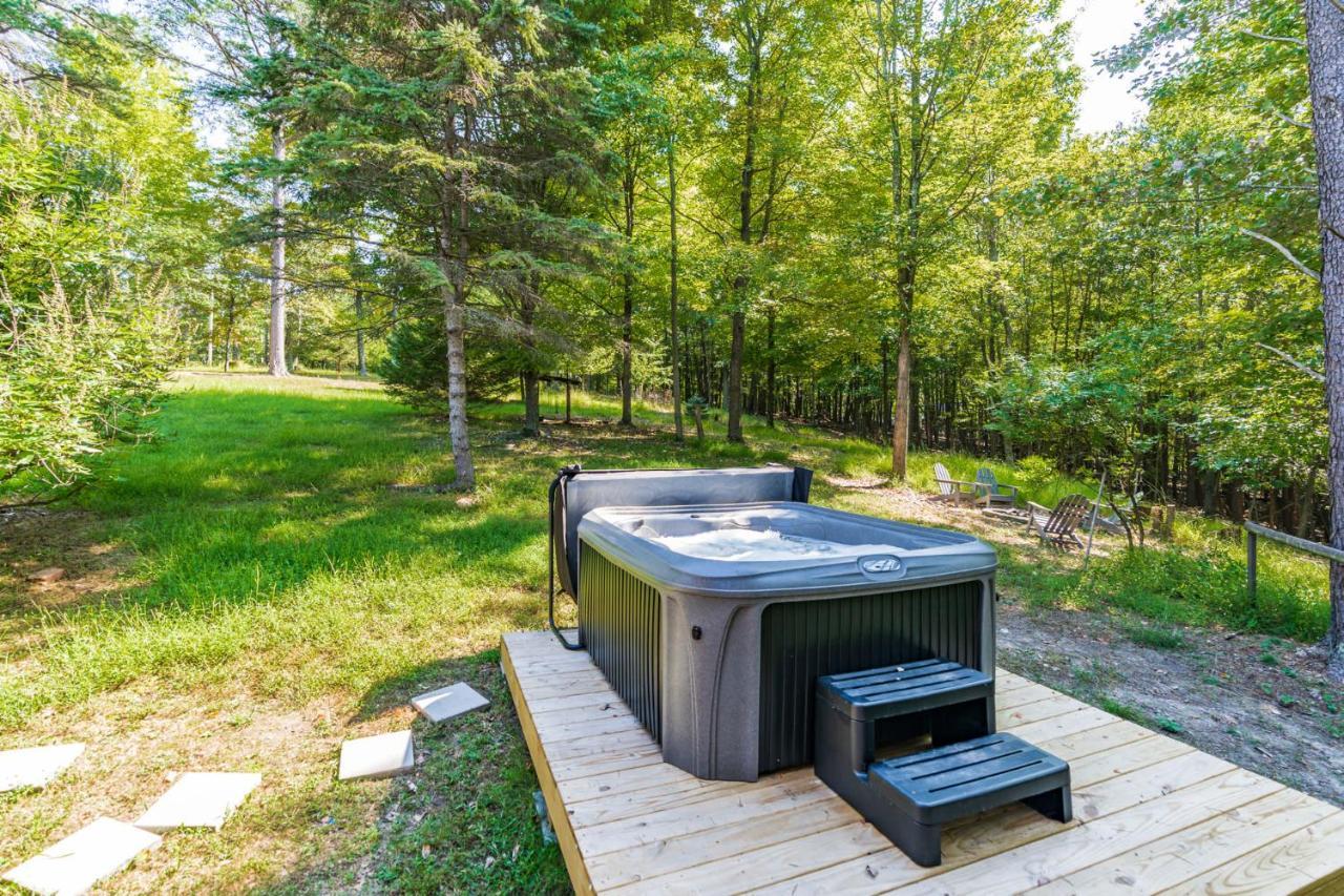 River Access Cabin With Hot Tub, Fire Pit, & Wifi! Morton Grove Kültér fotó