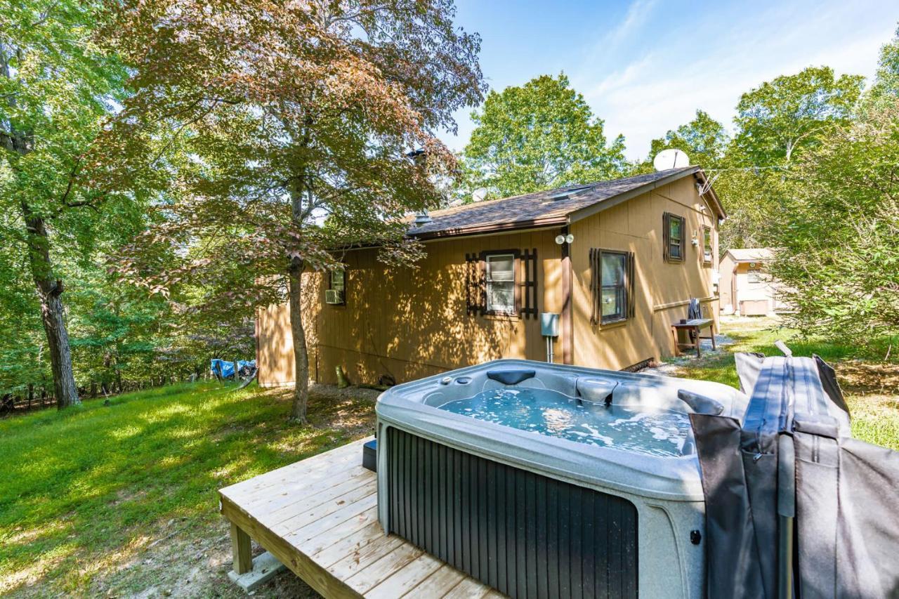 River Access Cabin With Hot Tub, Fire Pit, & Wifi! Morton Grove Kültér fotó